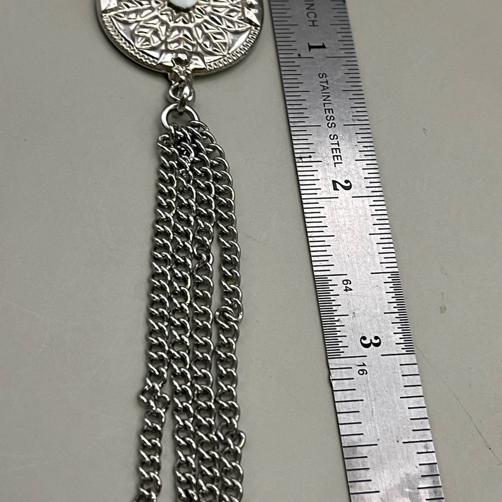 Elegant Silver Tassel Pendant Necklace - Picture 3 of 3
